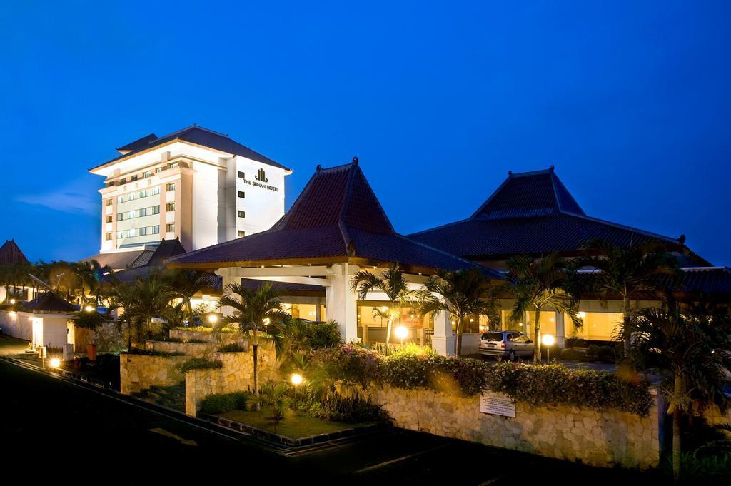 The Sunan Hotel Solo Exterior foto